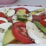 Best Ensalada Caprese con Palta Near Me